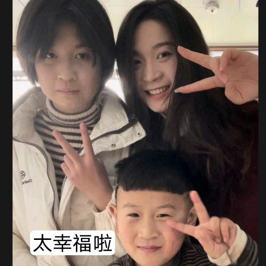 两个闺女，一个儿的幸福妈妈