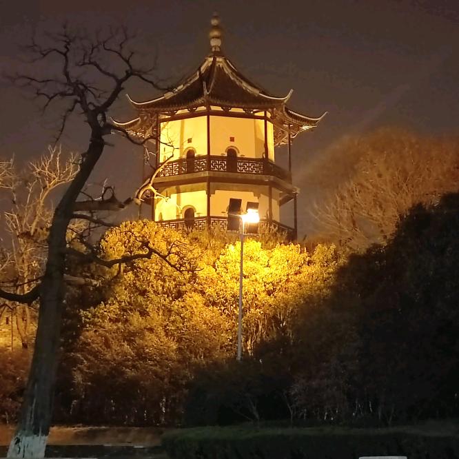 门缝夹核桃