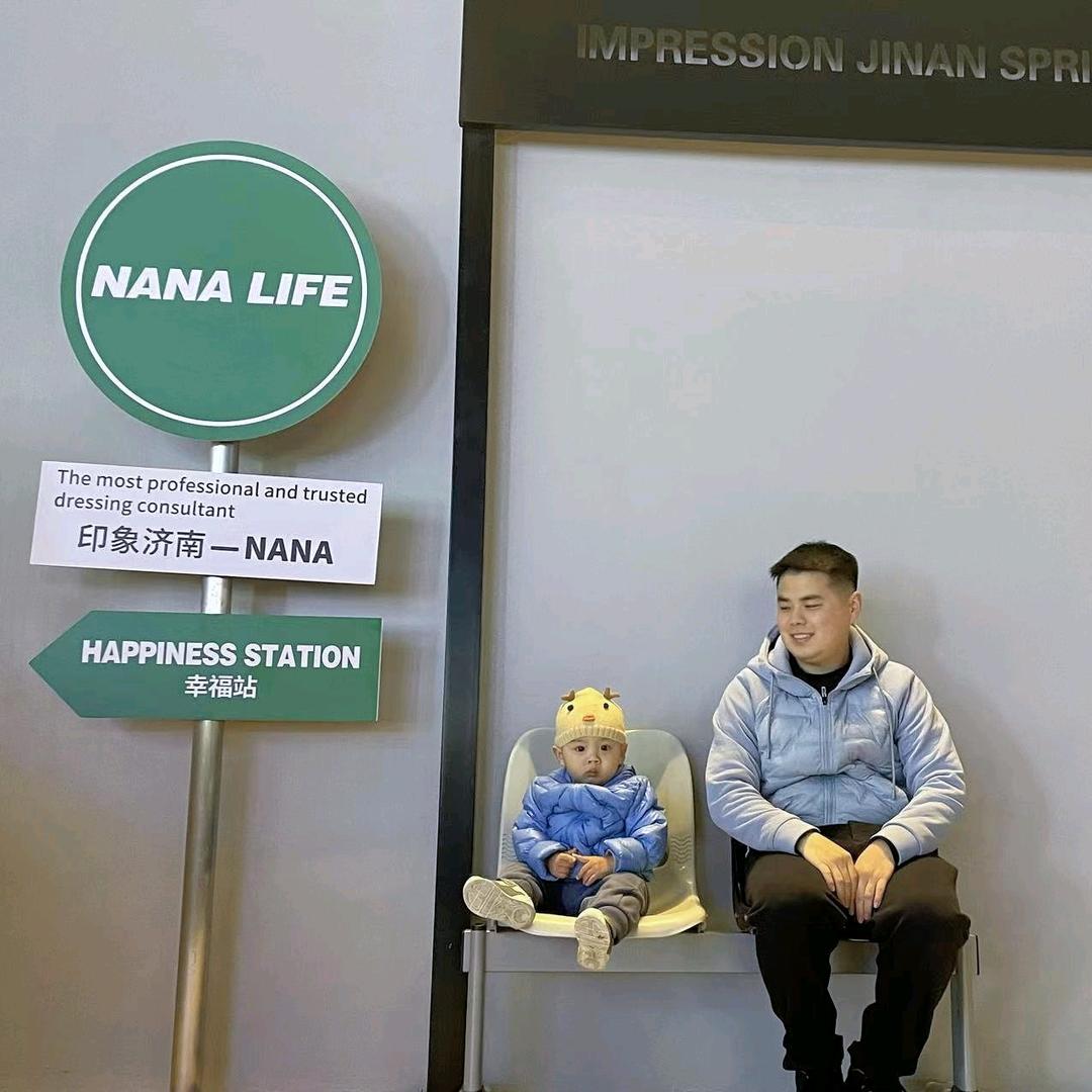 大鼻孔辉辉