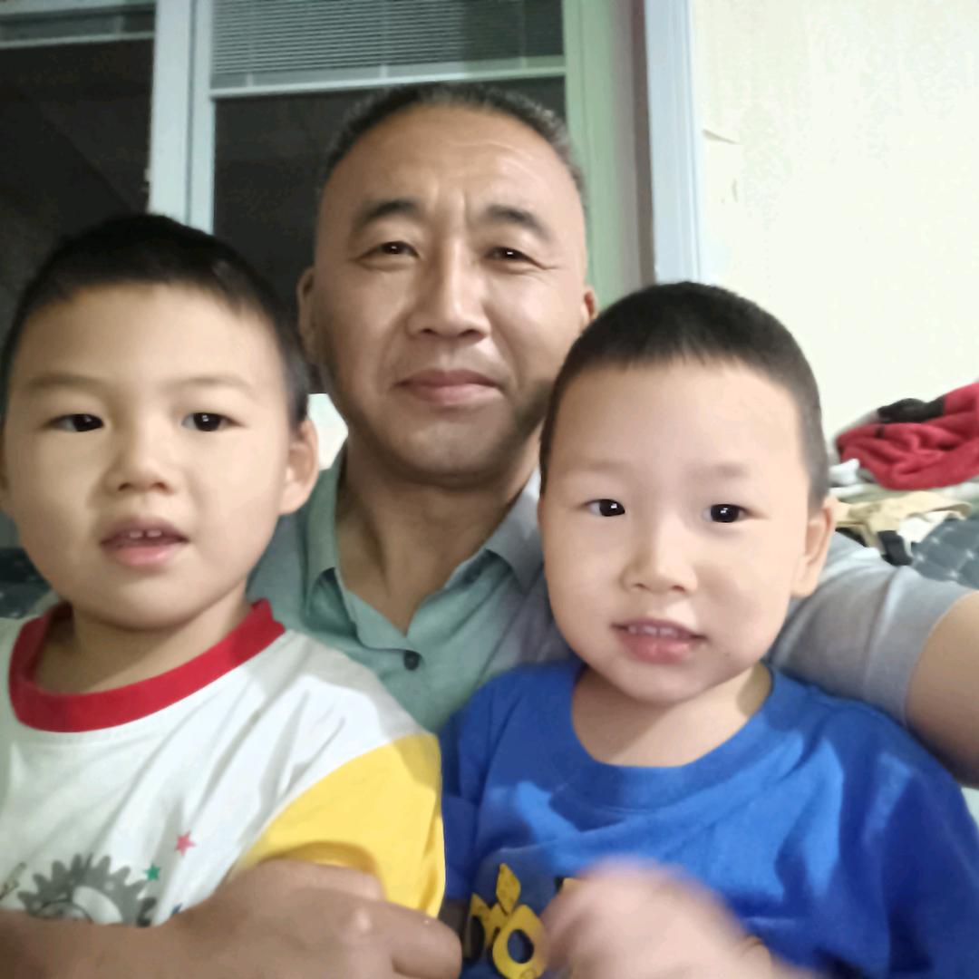 东哥矫形，支具制作师，异形鞋匠。