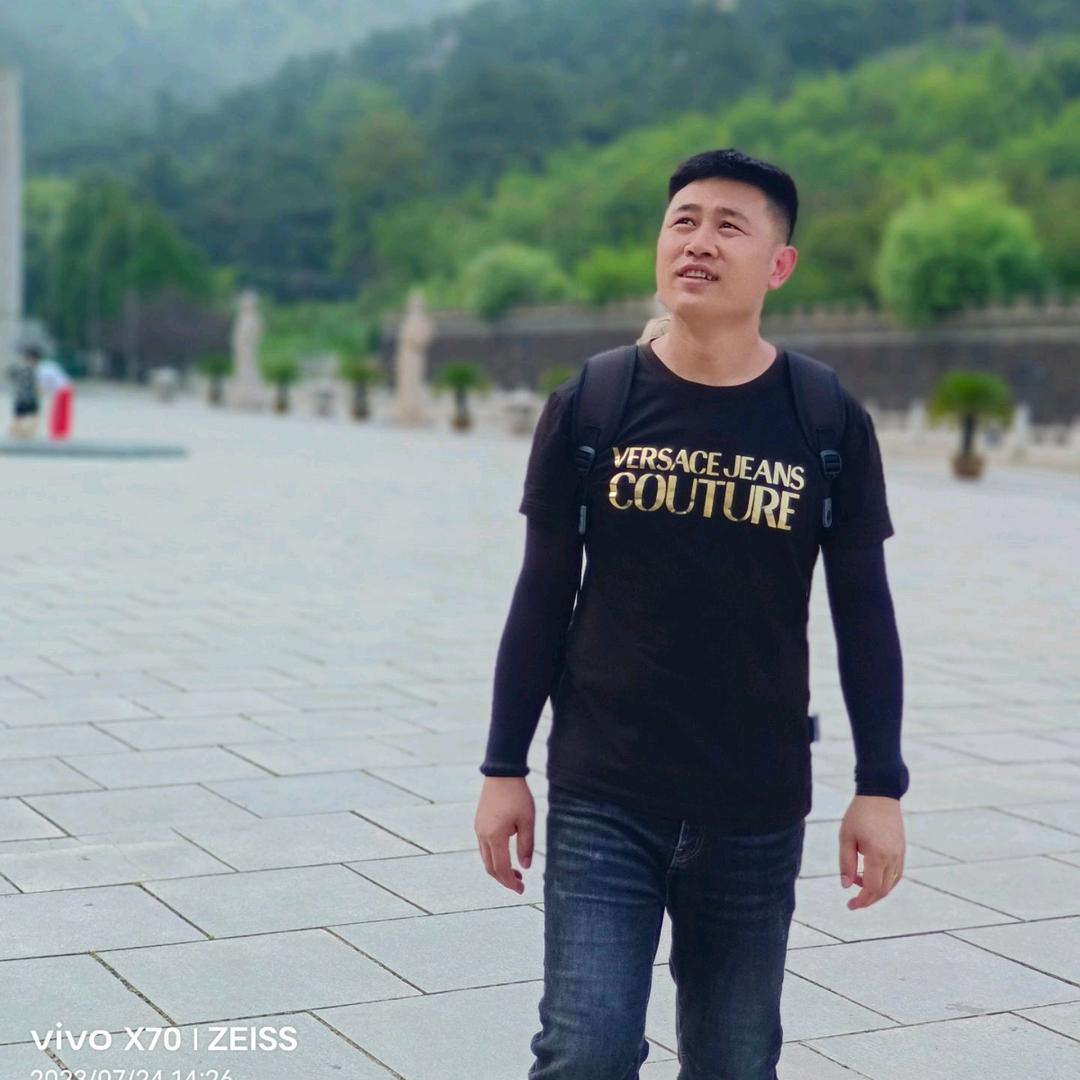 ：（李小龙）