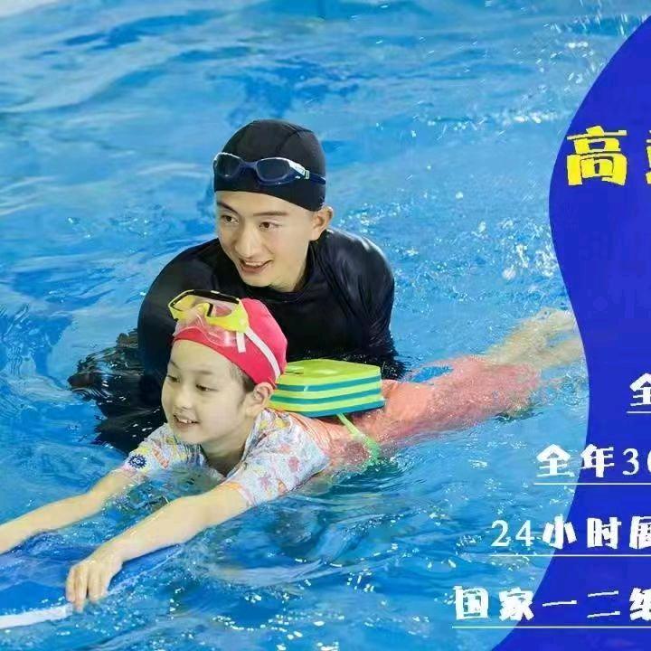 在北京教游泳的陈亮老师