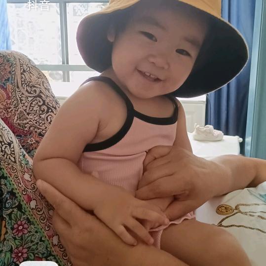 四个孙子的    奶奶