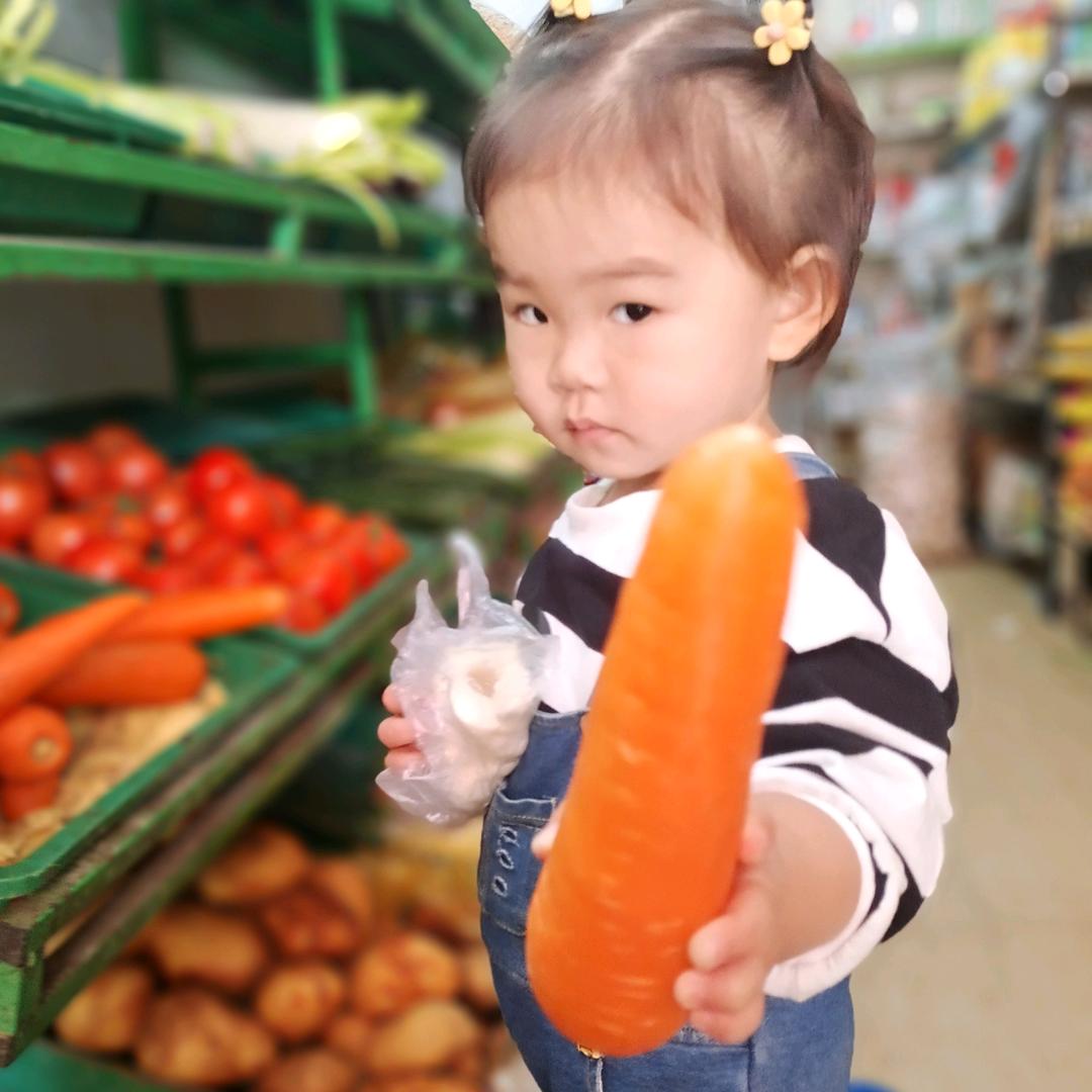 悦悦是个小吃货