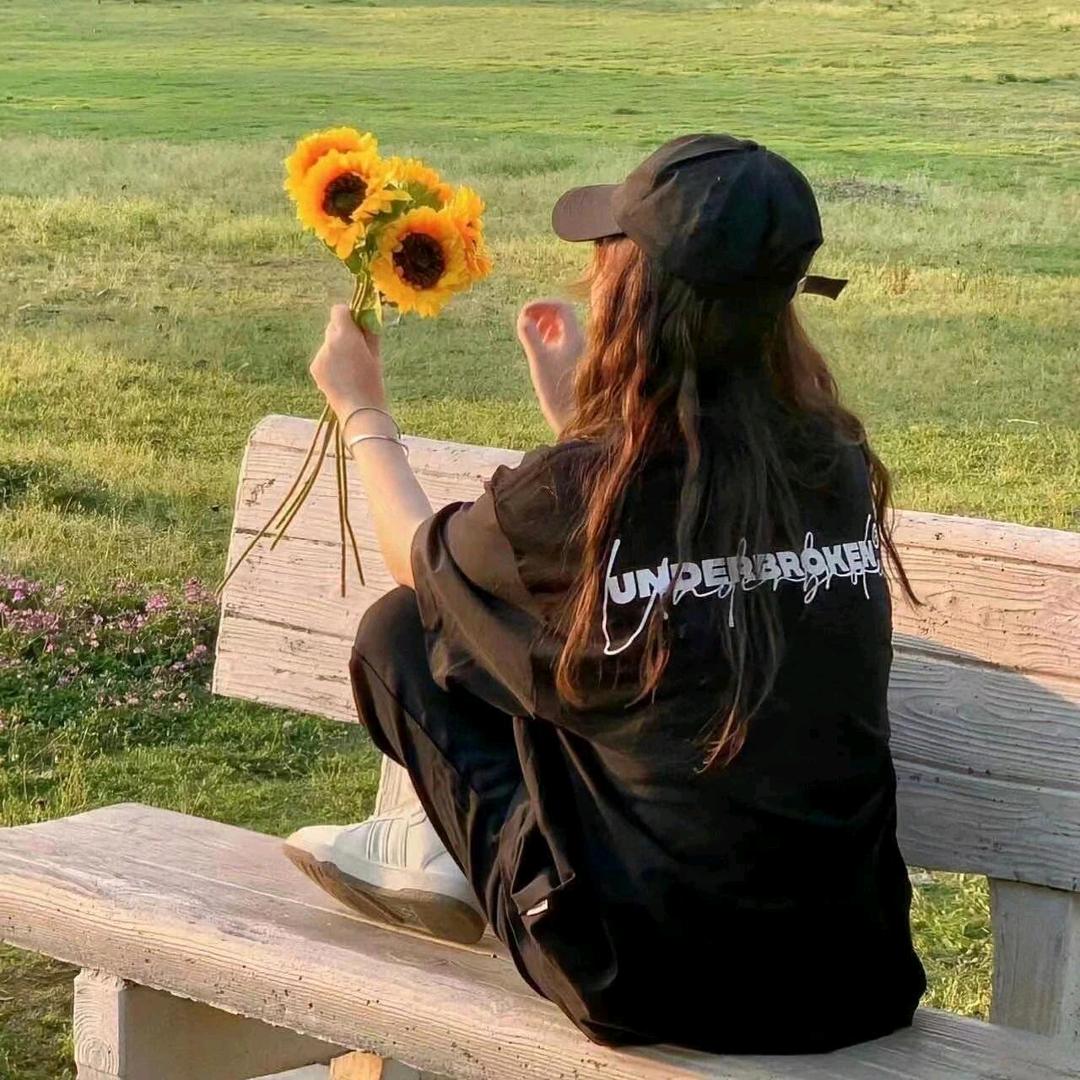 ᕙ(🌻)ᕗ
