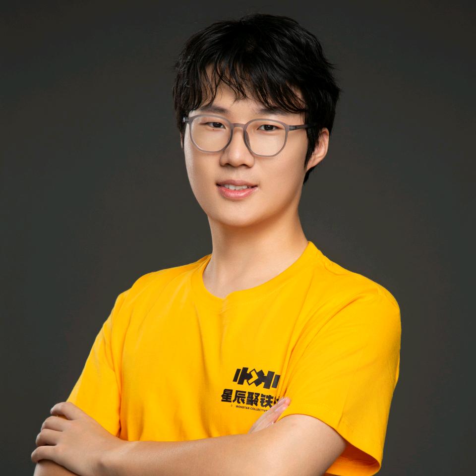 星辰聚铁社的会籍顾问潘航