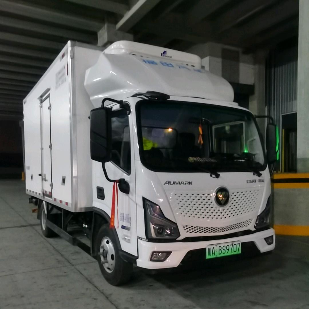 开桑塔纳的超哥