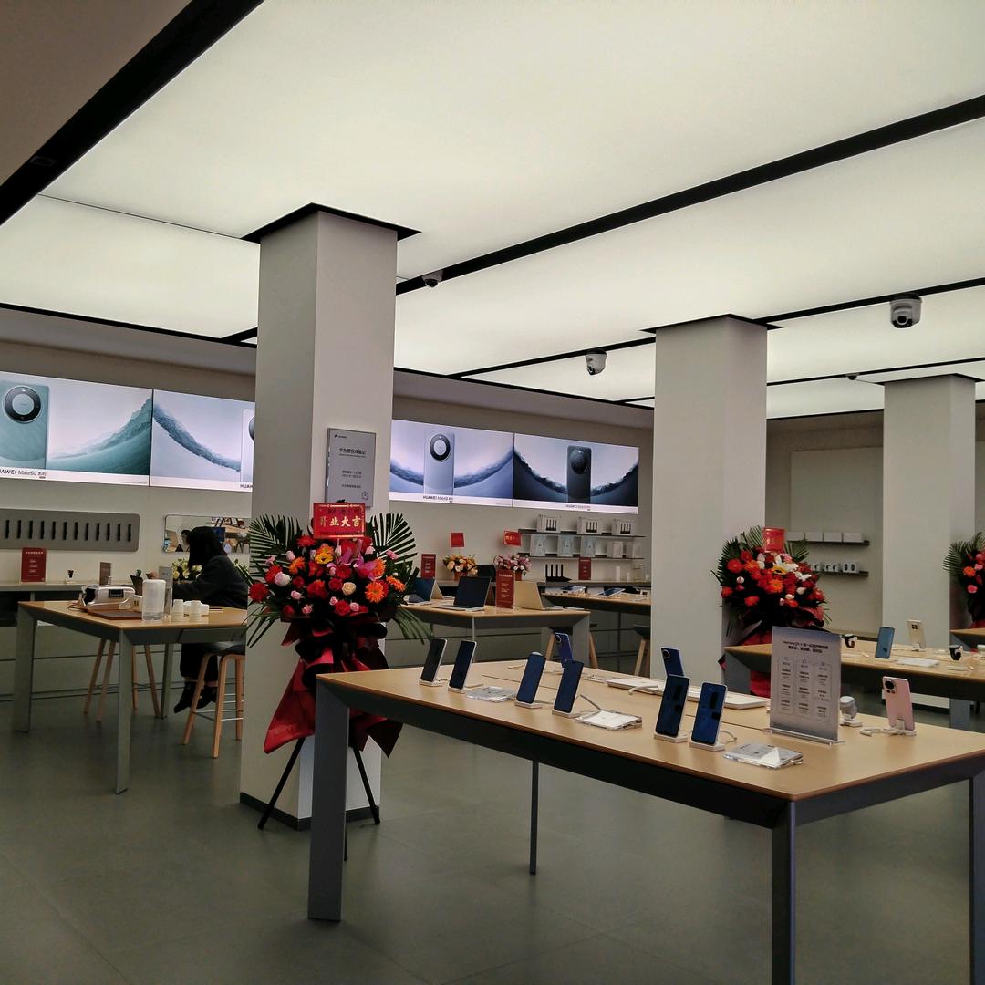 全球通信泰安路总店小李