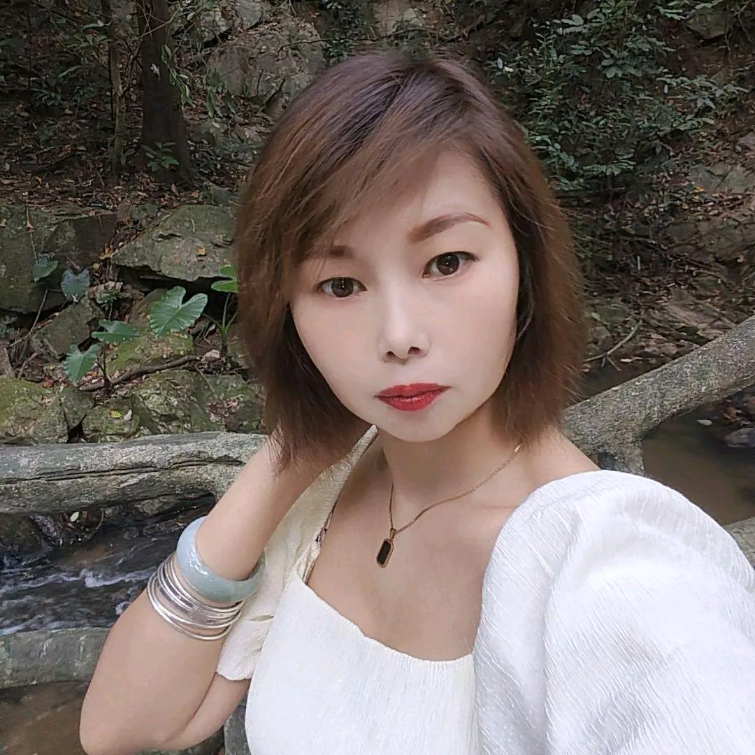 爱浪的小姐姐