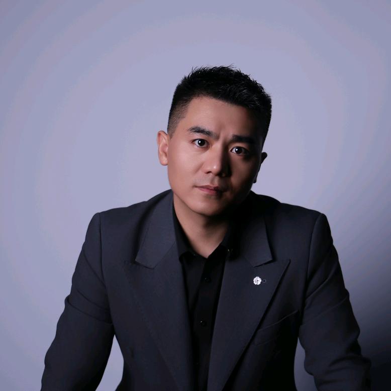 何俊辉美业IP定位教练【柒度传媒】