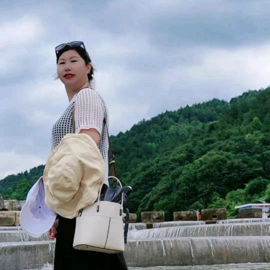 胡邓姣《出租车》