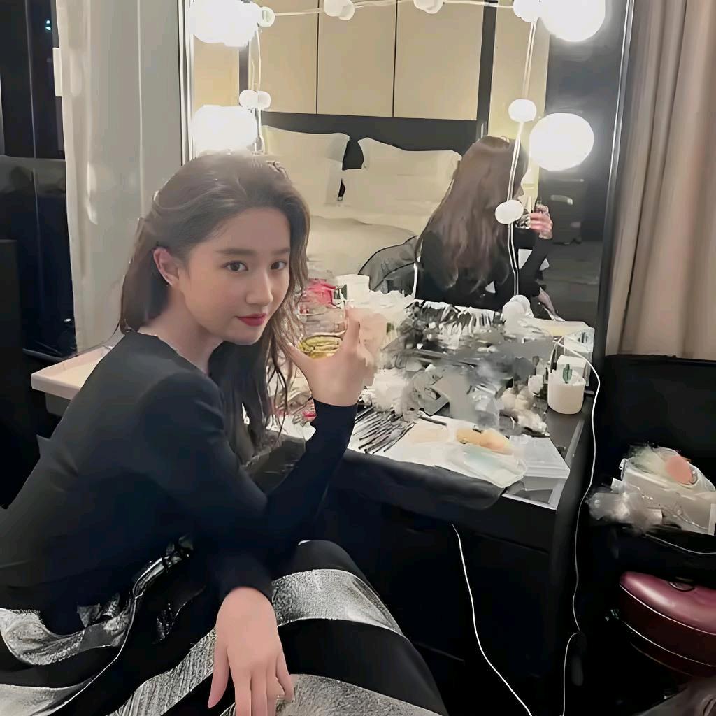 有钱我不花攒着给女朋友买帕拉梅拉