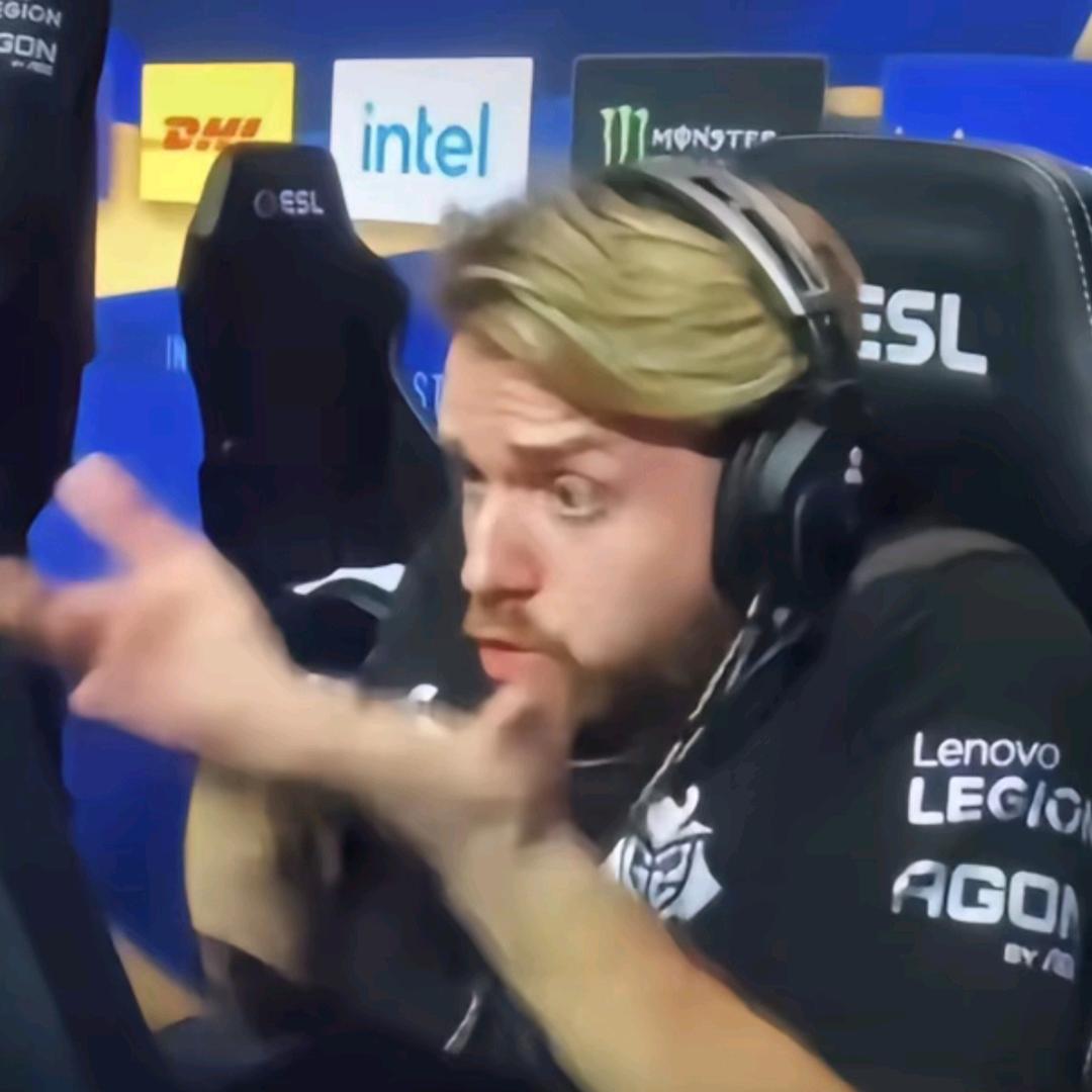 桥洞底下盖小被