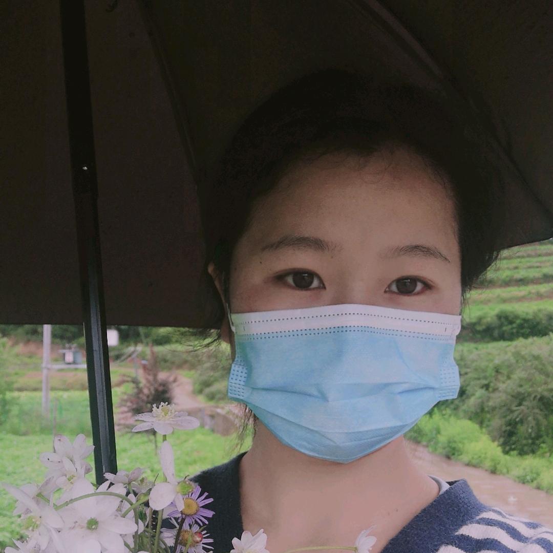 云边有个小卖部