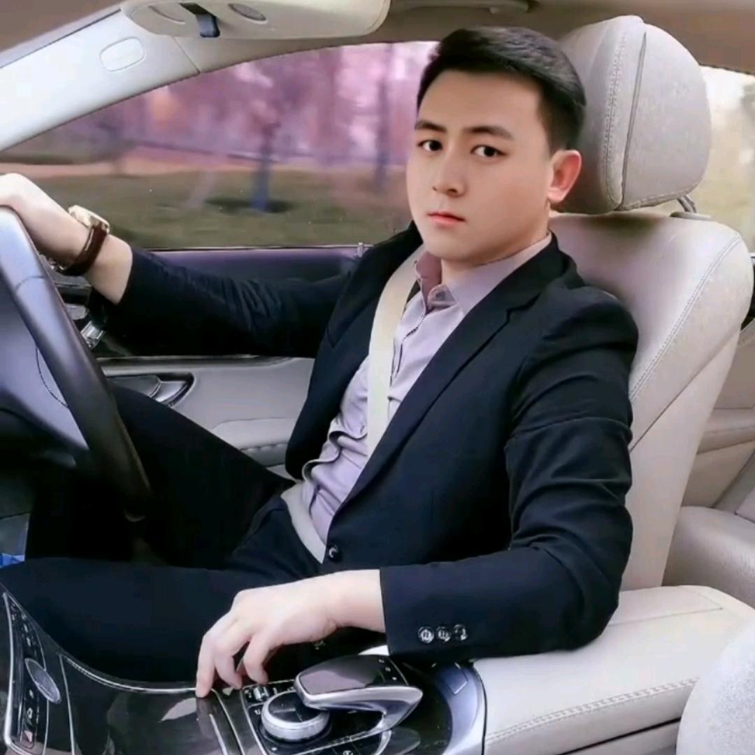 烤面筋的小胖子