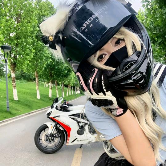 小朱朱爱骑车