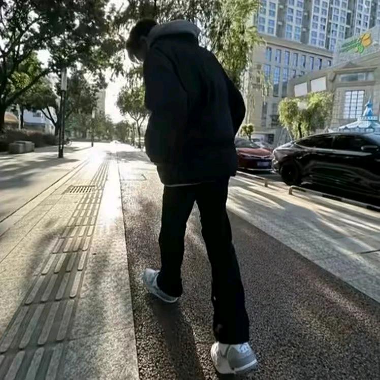 小志爱抓精灵