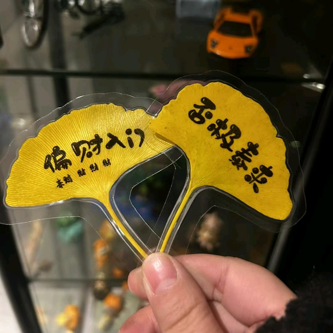 《》