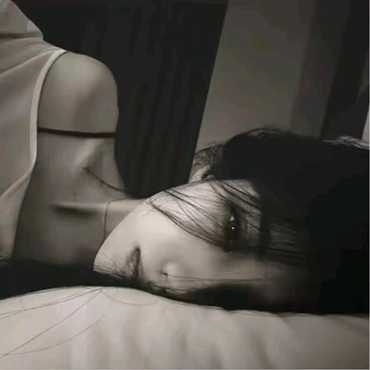 你的脸又卡粉了.