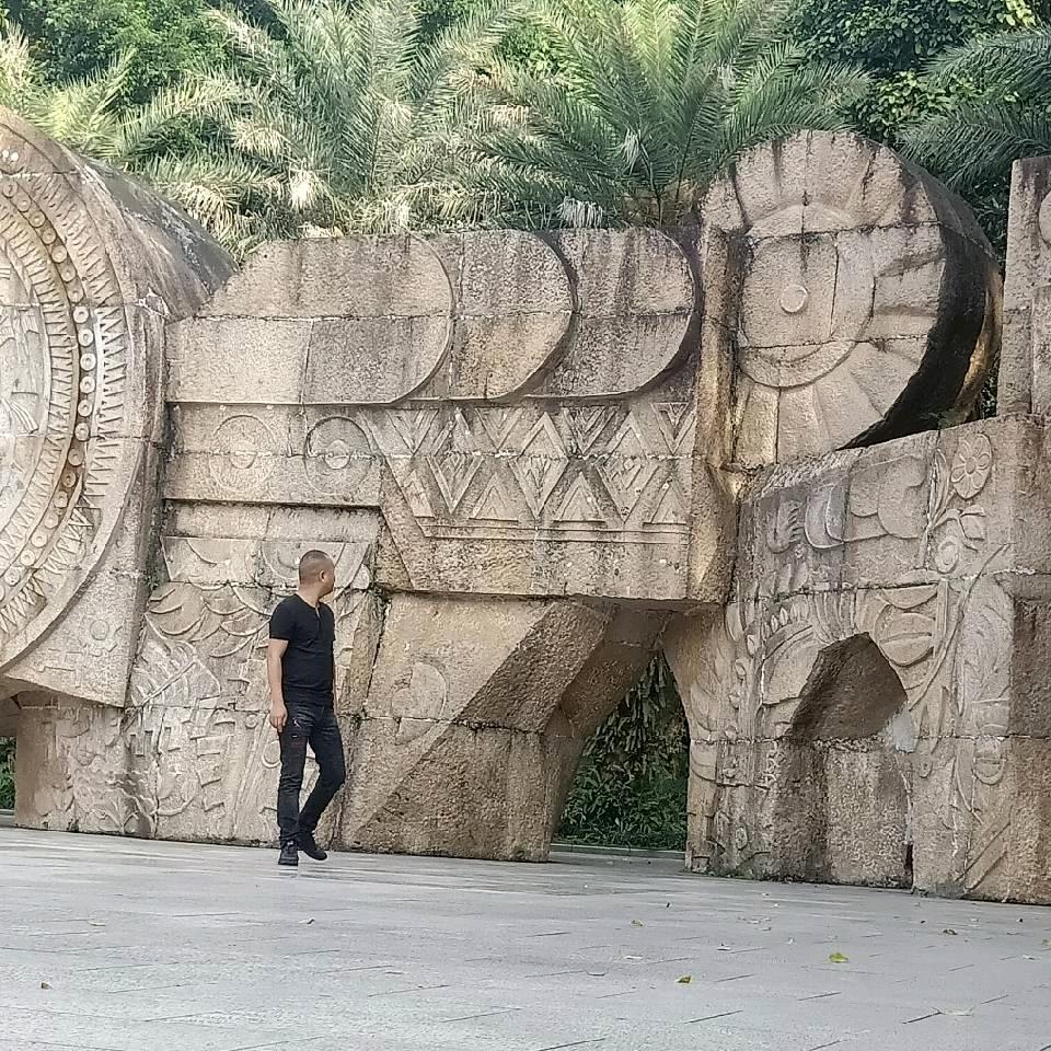 难，王