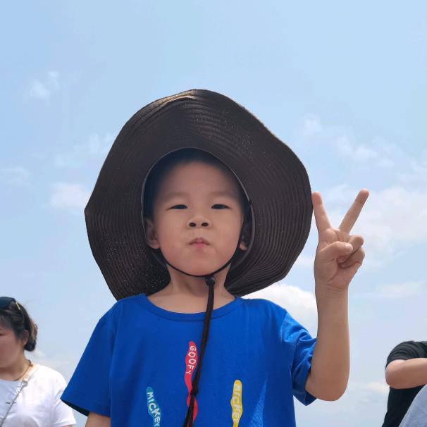 爱哭的小女孩