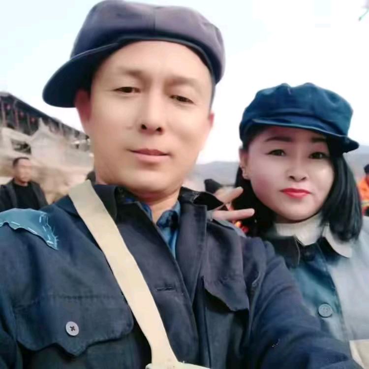 山沟里的人海峰