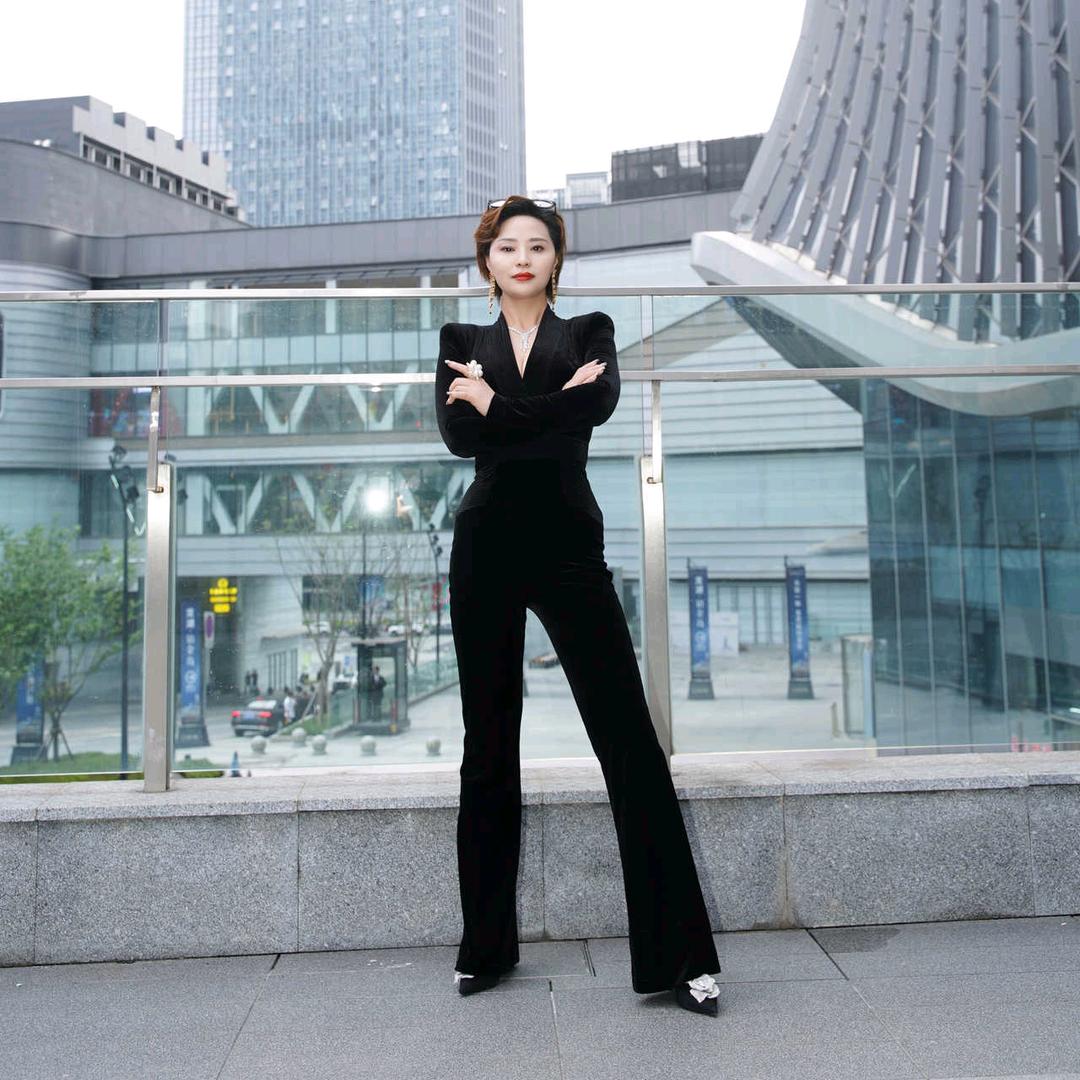 二姐国际形体设计师