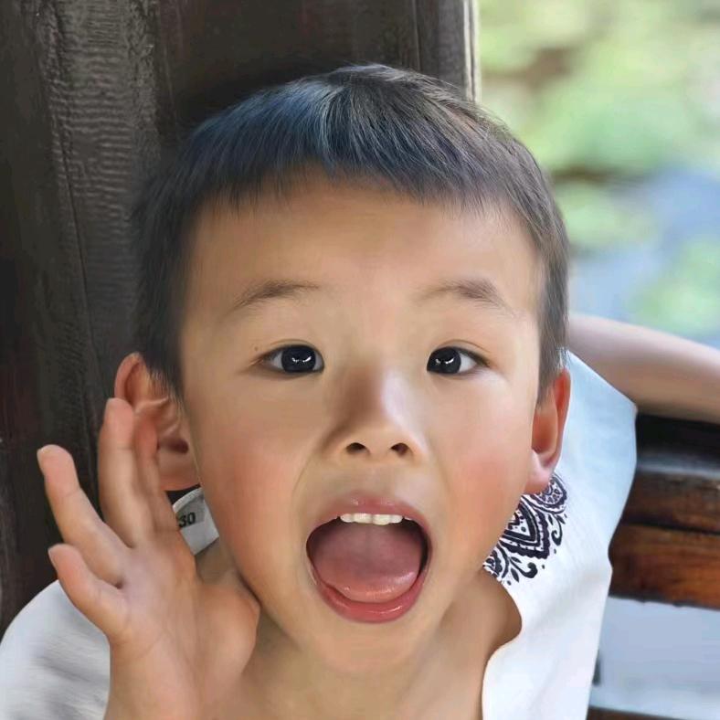 小西瓜啃熊