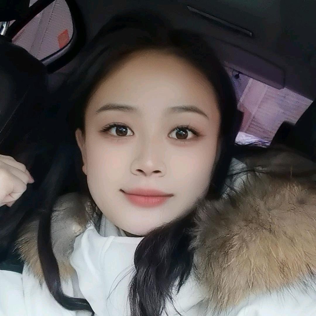 苏苏爱吃菠萝蜜.