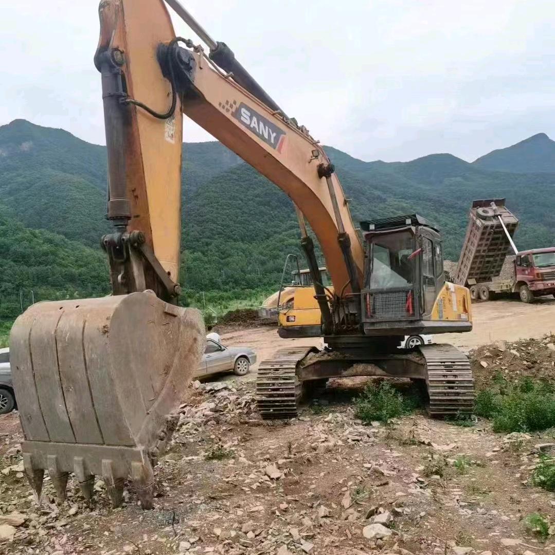 老徐开挖机来填坑