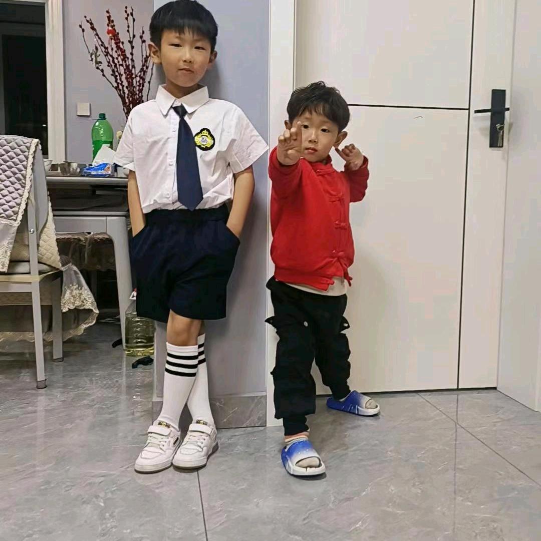 两孙奶奶开心每一天❤️❤️