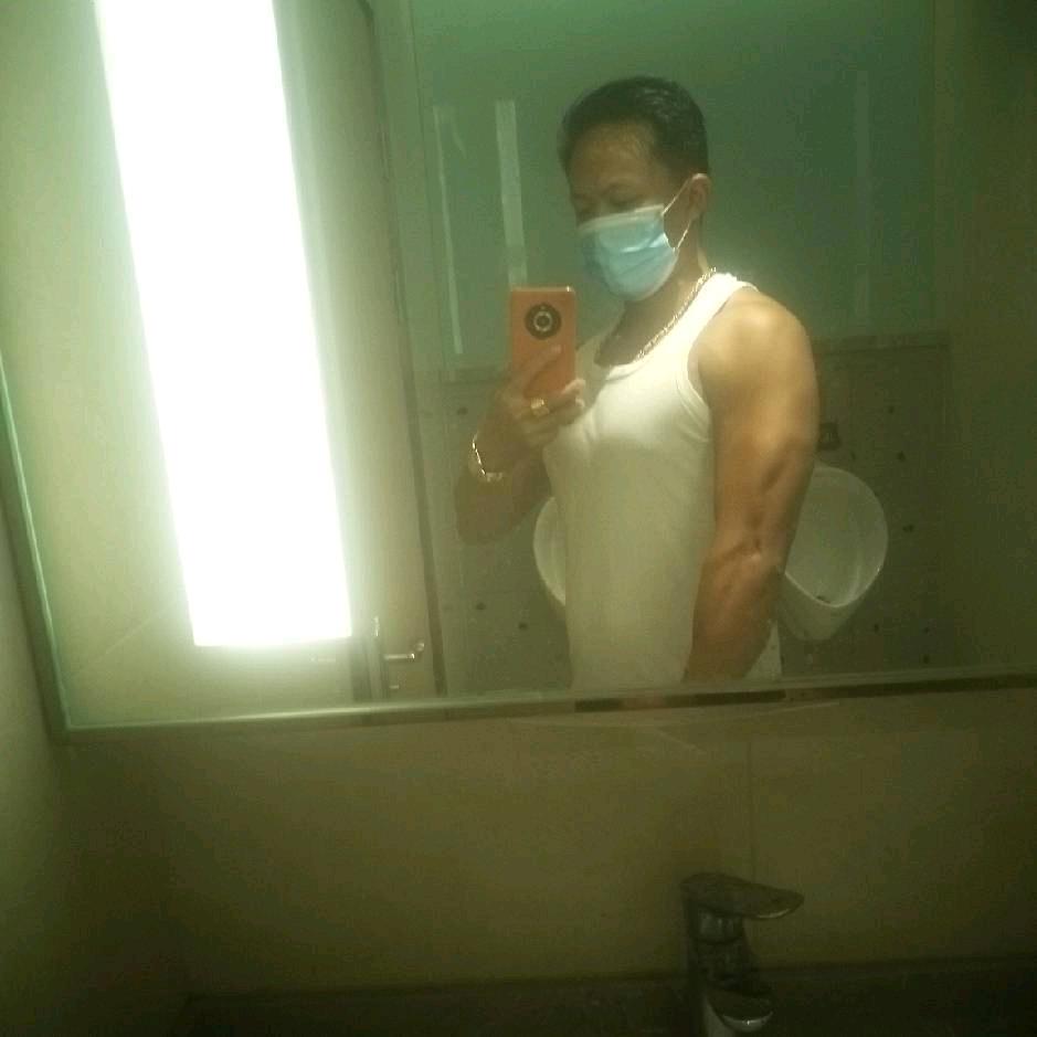 阿龙.