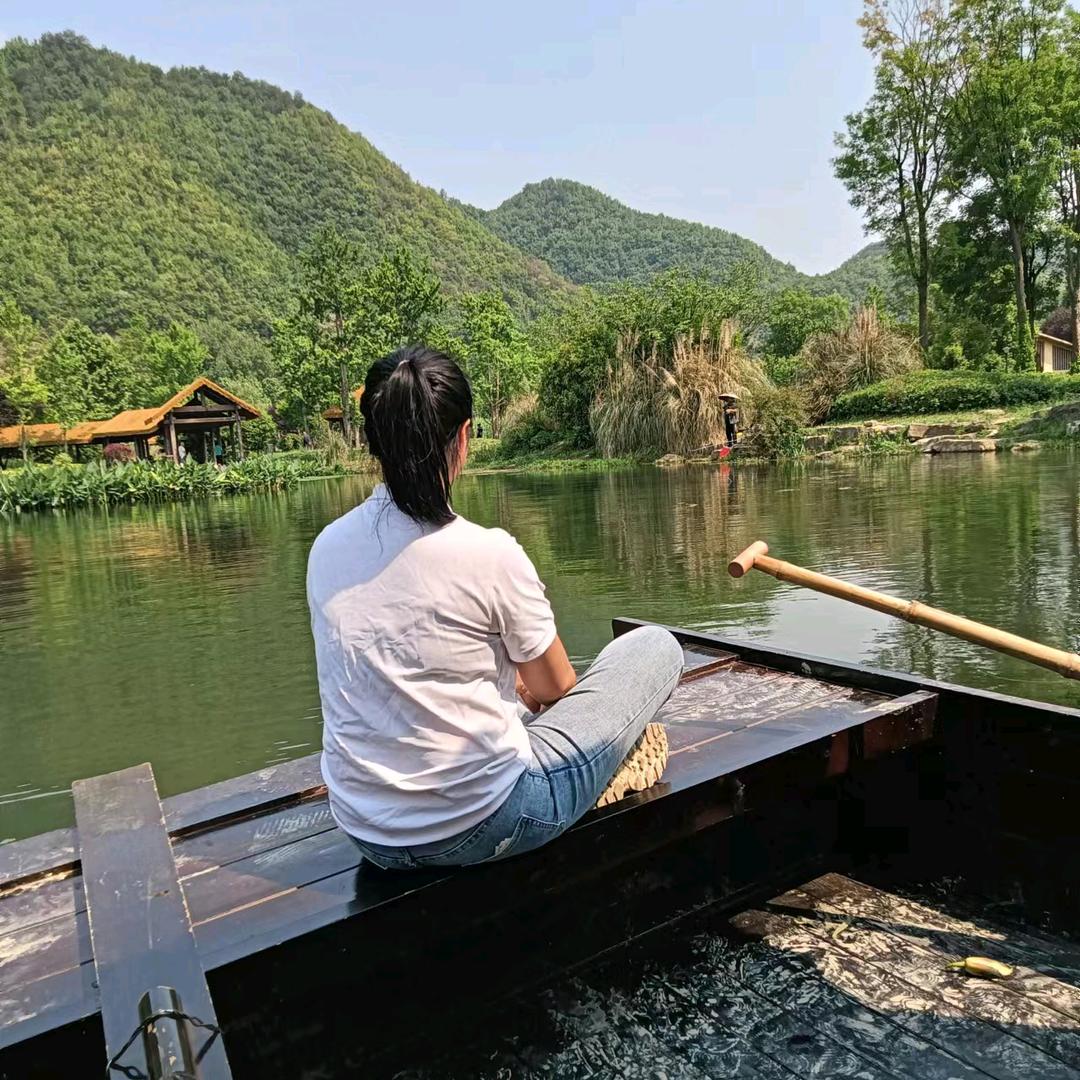 (*￣3￣)╭♡❀小花花砸你