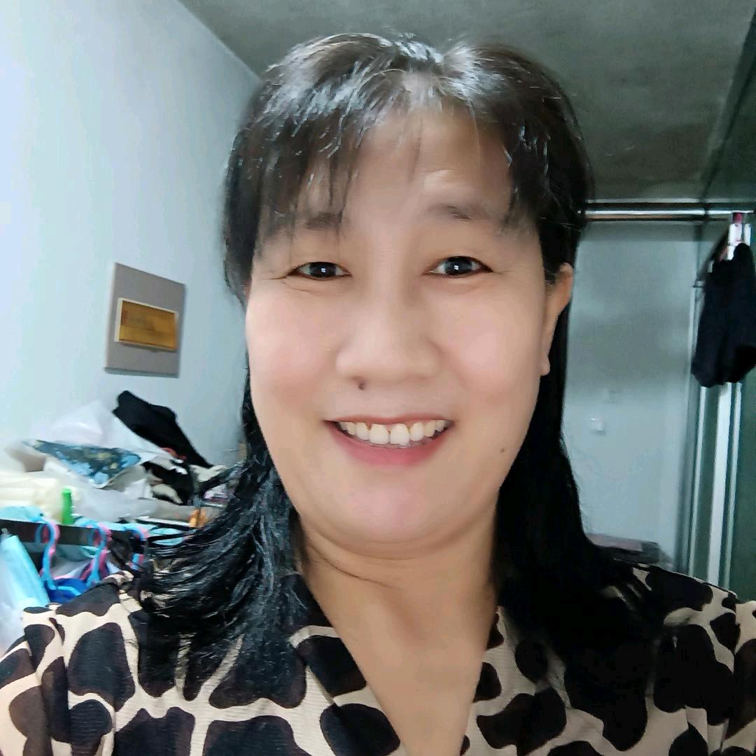 荣荣爱唱歌