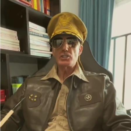 纪录员麦克阿瑟