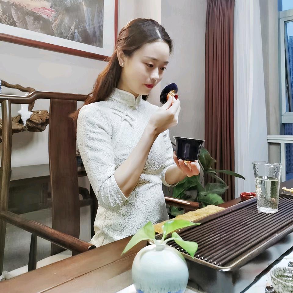 琪琪爱喝茶