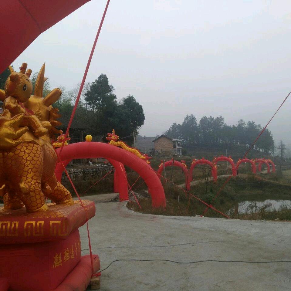 石桥欣欣飞龙，红鼓，管乐团。