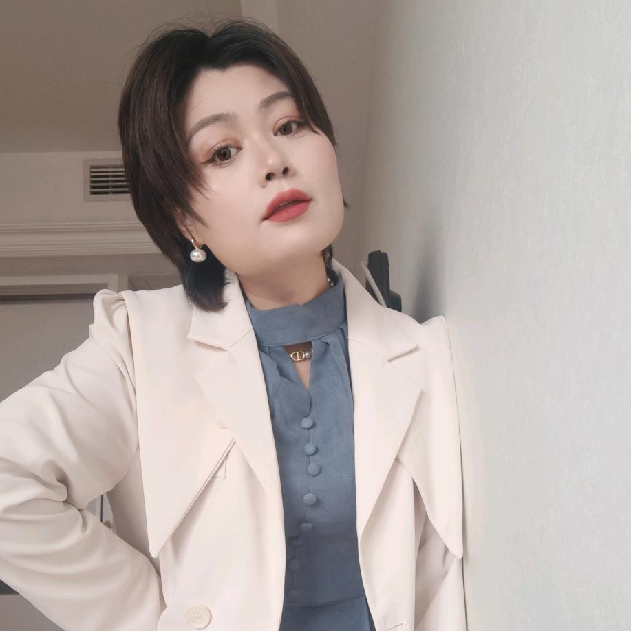 爱唱老歌的丽丽