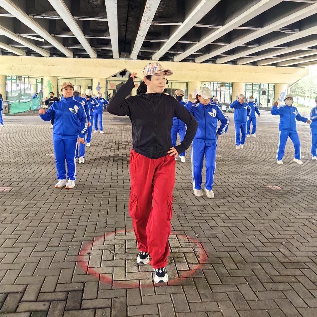 沈阳长白靖华时尚舞蹈团