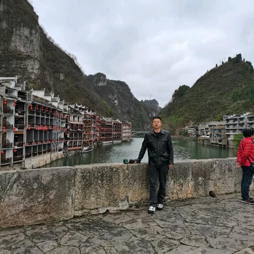 何来约束