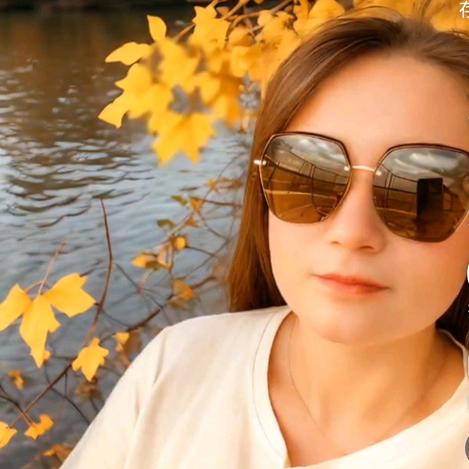 卖珠宝的小姐姐