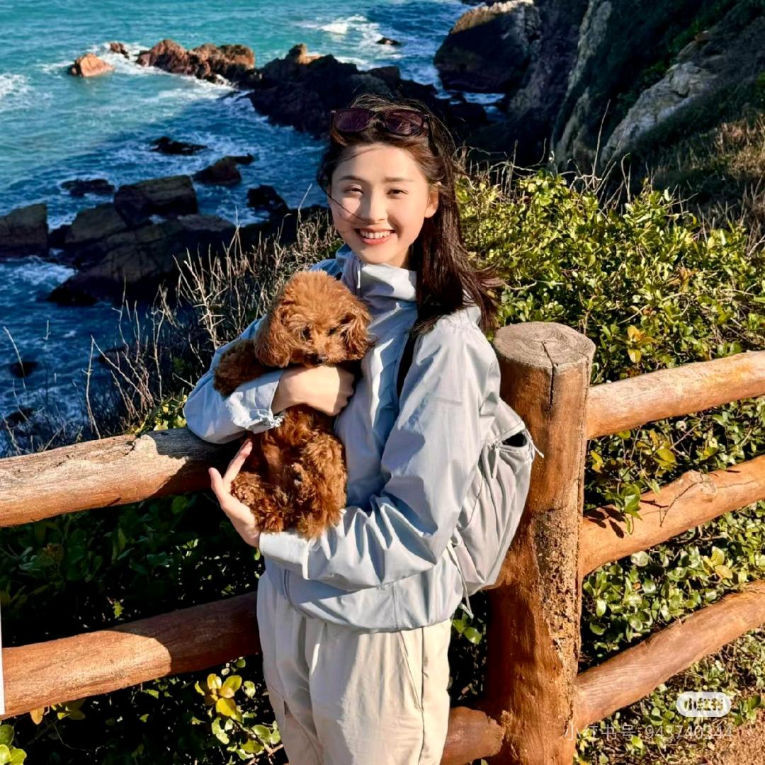 我是八月吖