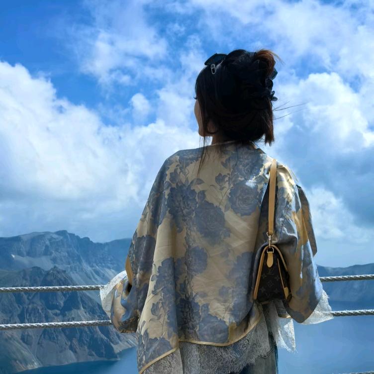 安安.