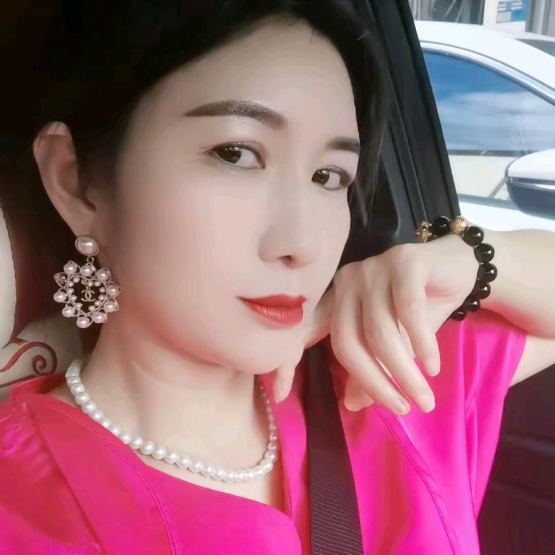 港姐，老公跟秘书结婚单身九年