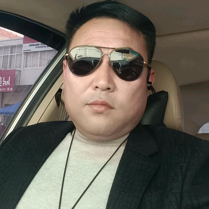 胡磊【挖掘机出租】