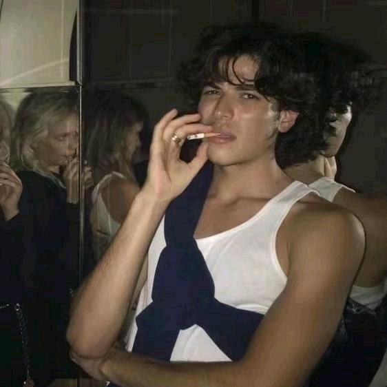 爱晚睡糊涂鬼😶‍🌫️