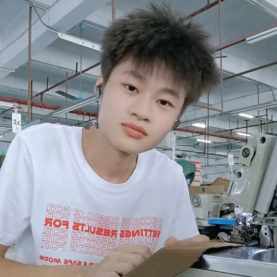 00后服装人