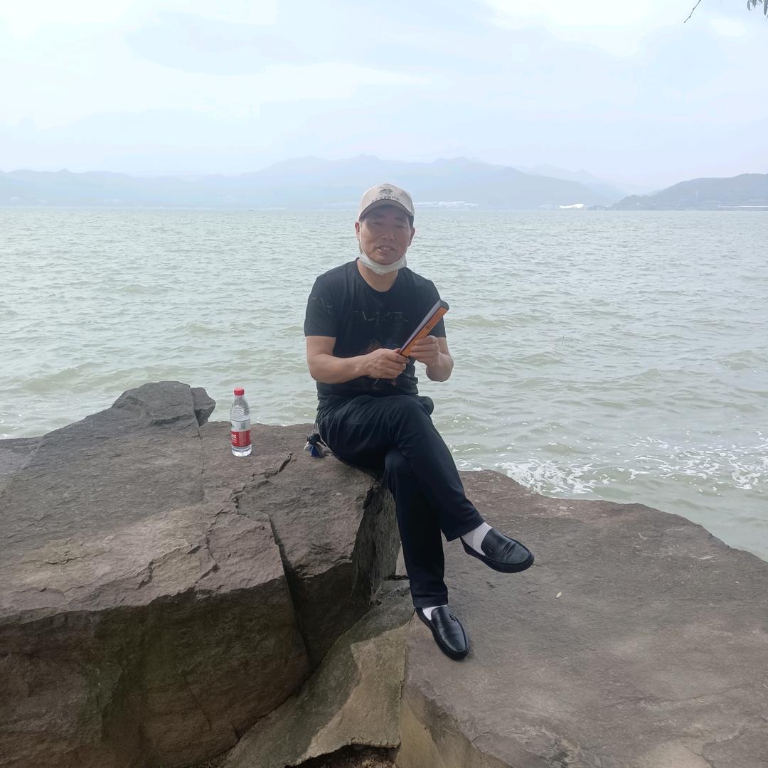 哥单身在等有缘人