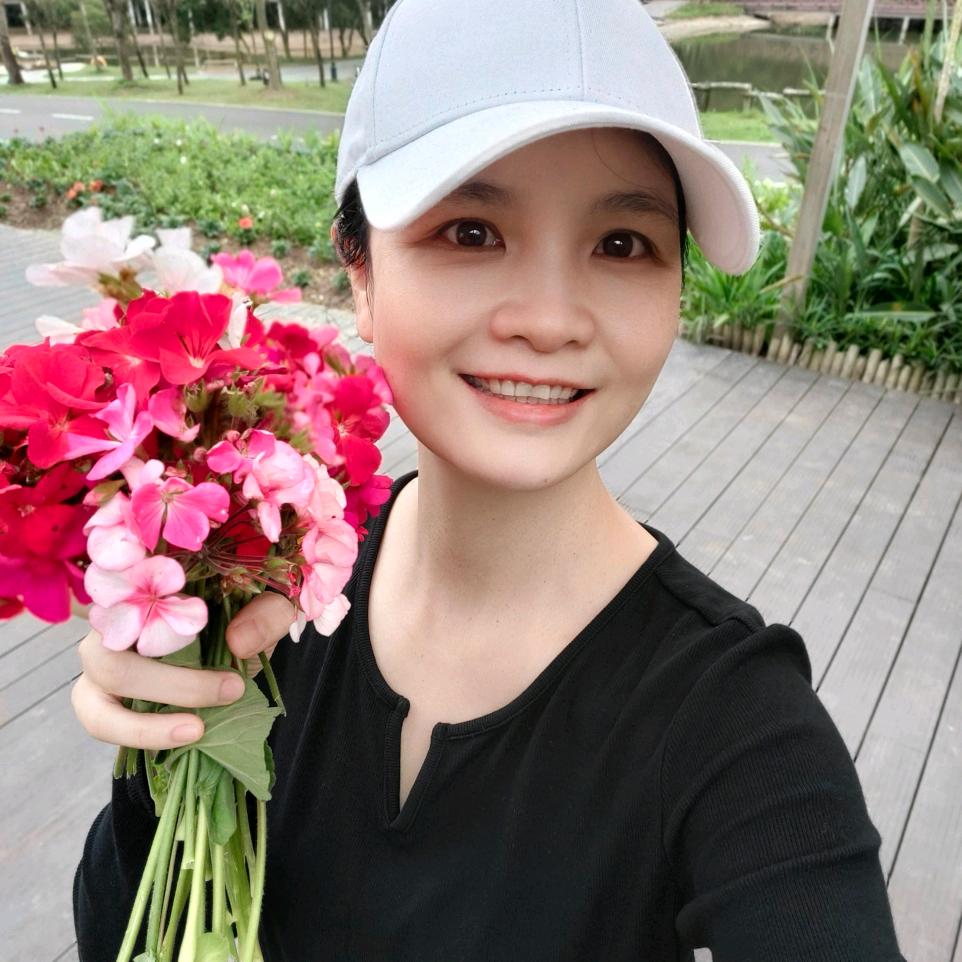 法系芳疗师菜菜