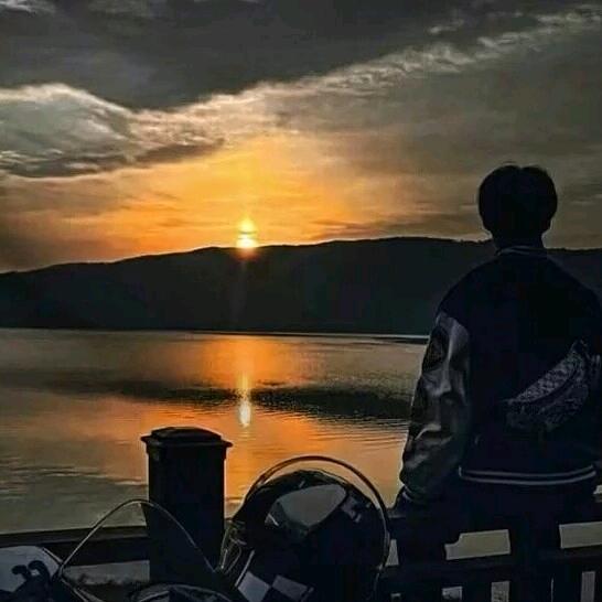 爱，吃零食的小代